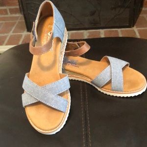 Bobs from Skechers Desert Kiss Party Crasher Sandals, Size 7 1/2 ,Chambray upper